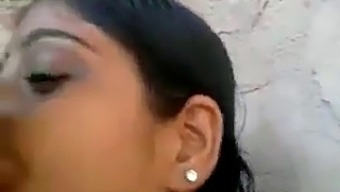 インドの主婦が夫を北インドのメイドと共有する