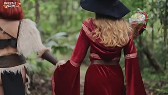 Cosplay Schoonheid Speelt Een Sexy Elf In Een Porno-Avontuur.